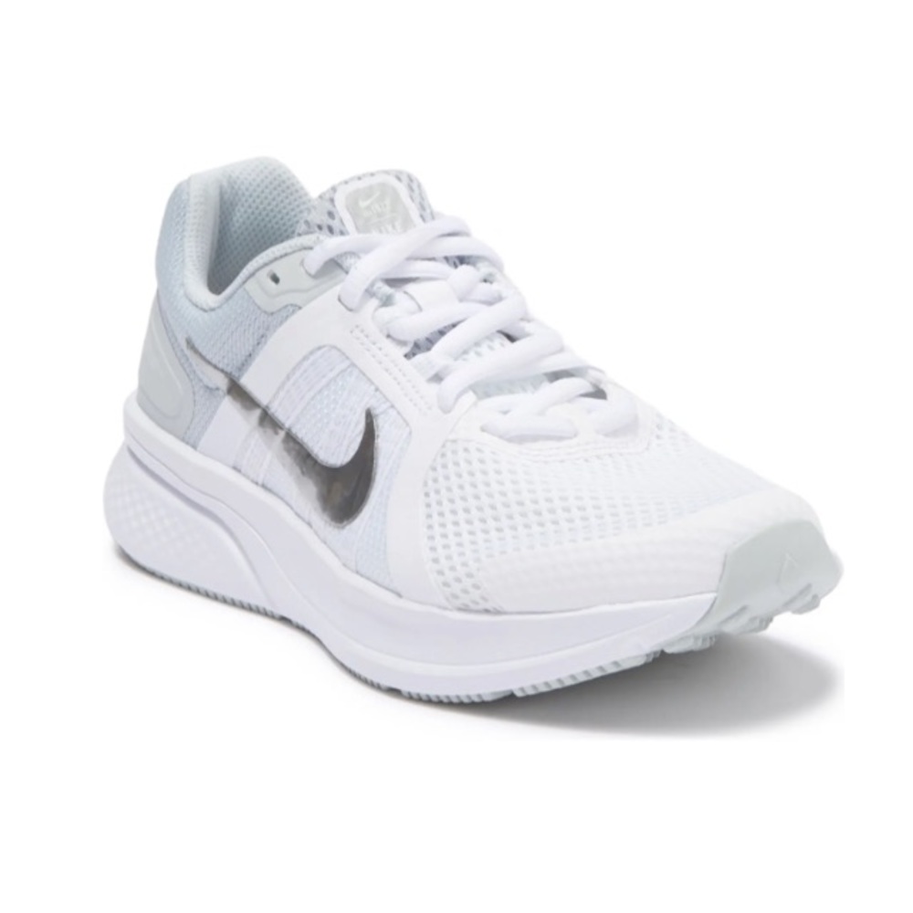 Women’s White/Silver Nike Running Shoes BNIB